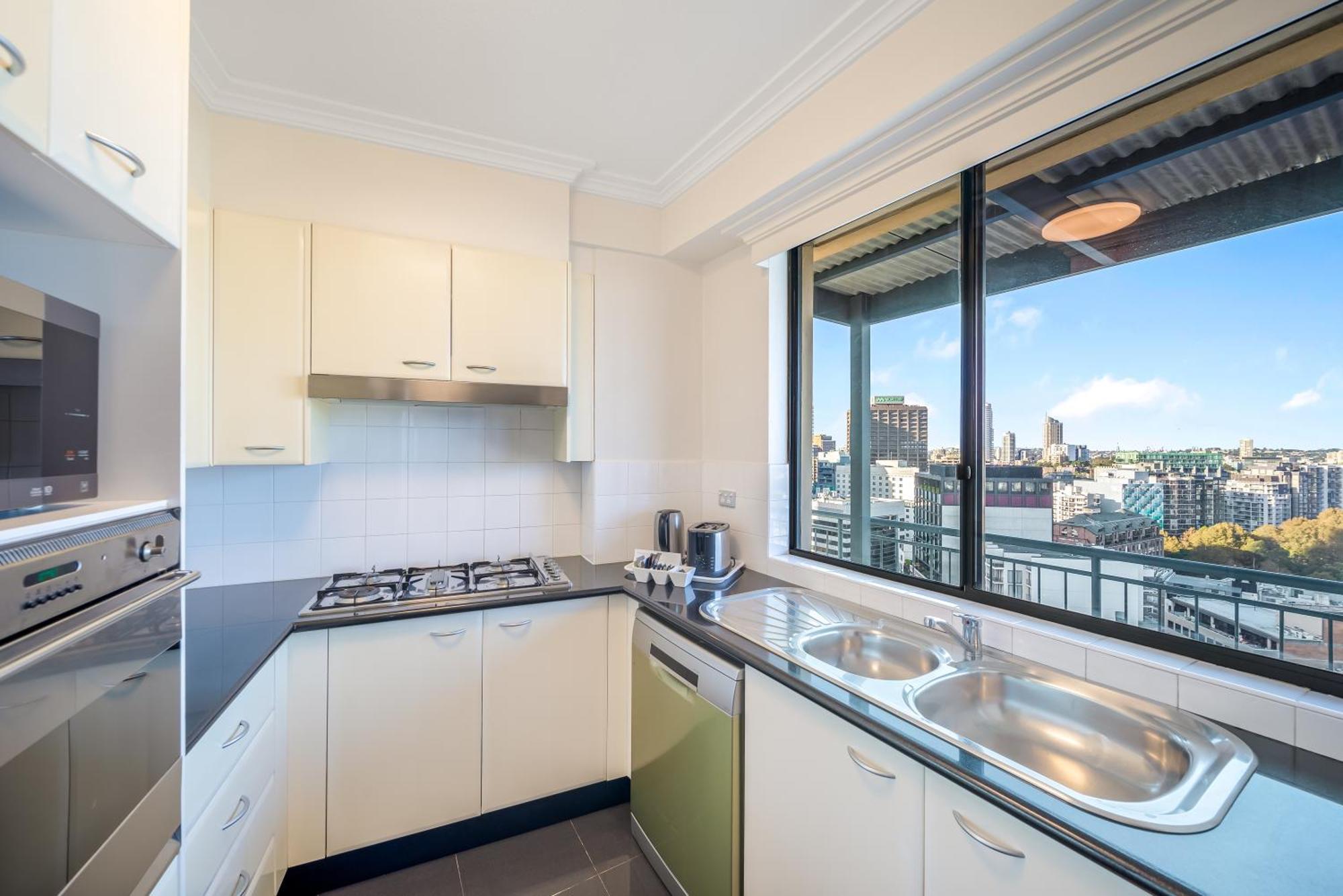 Oaks Sydney Castlereagh Suites Bagian luar foto